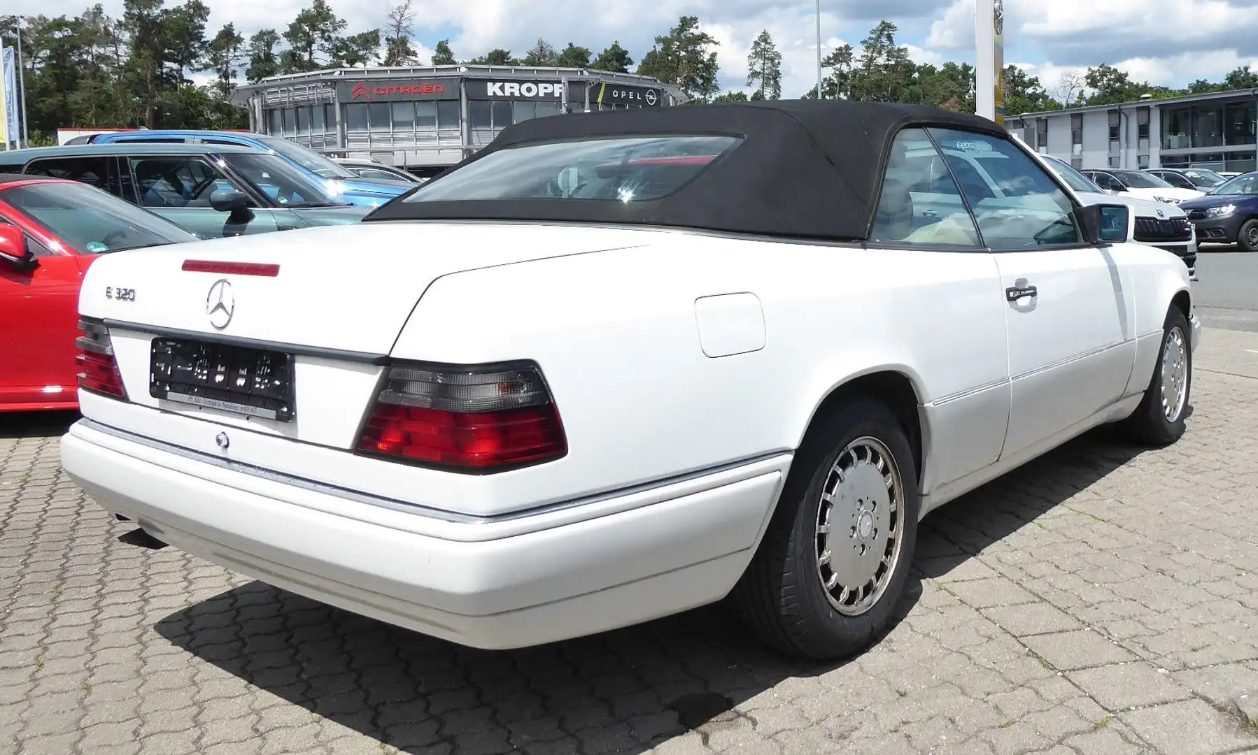 Mercedes-Benz E 320 Cabrio Automatik Sitzheizung Leder 4-Sitze Bílá - 2