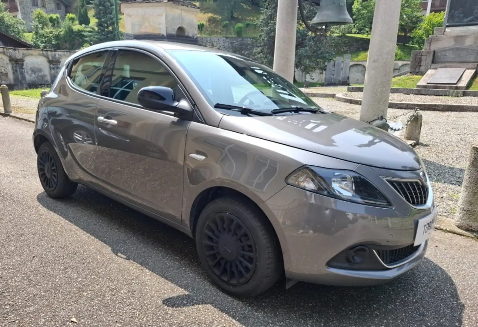 Lancia Ypsilon 1.0 FireFly 5 porte S&S Hybrid Ecochic Silver Grigio - 1