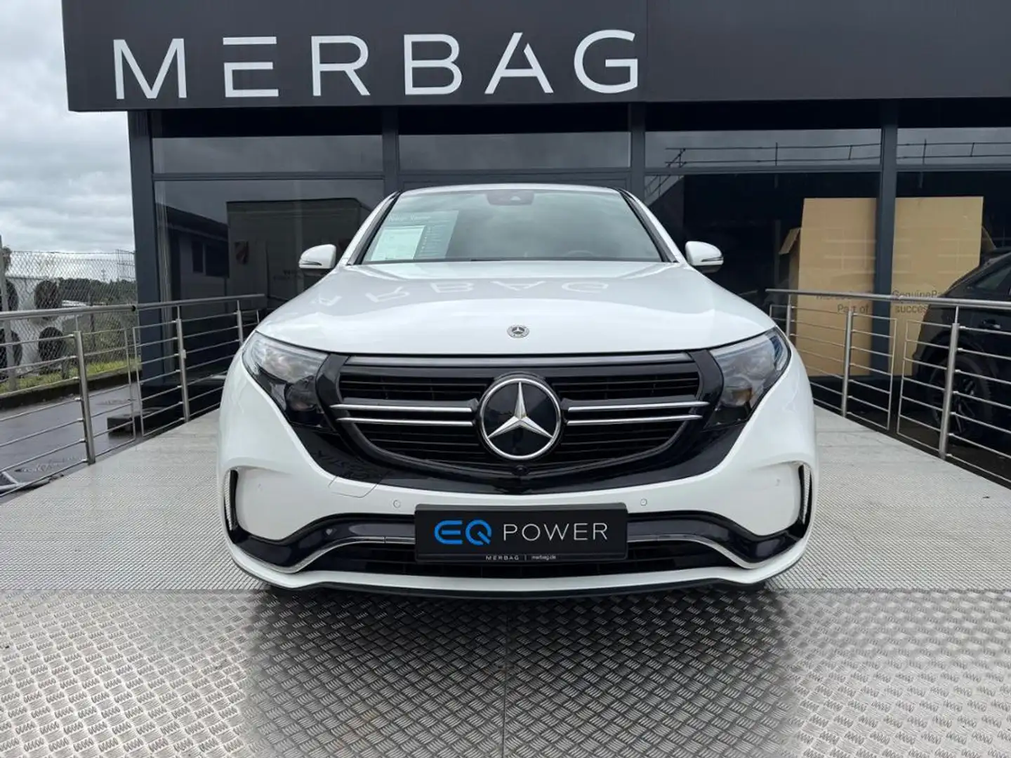 Mercedes-Benz EQC 400 4M AMG *AMG Kamera Beam SD Ambie eHeck Weiß - 2