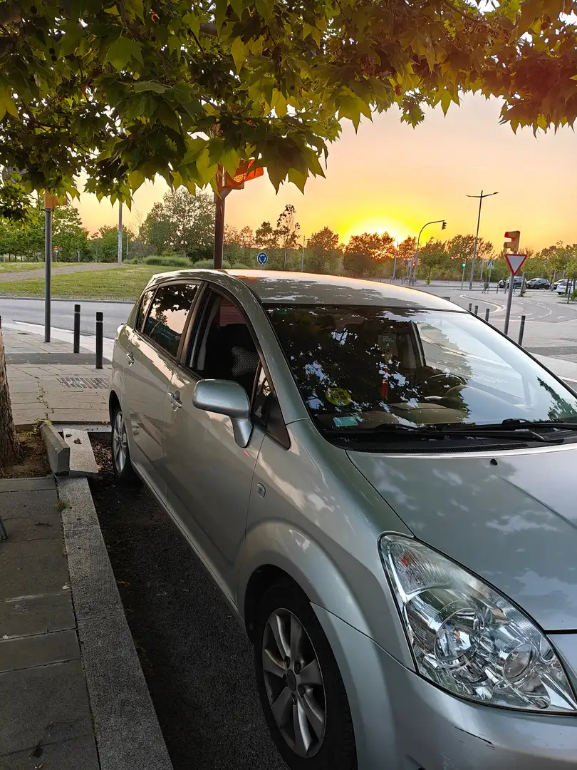Toyota Corolla Verso Corolla Verso 2.2D4D Luna Luna Gris - 1