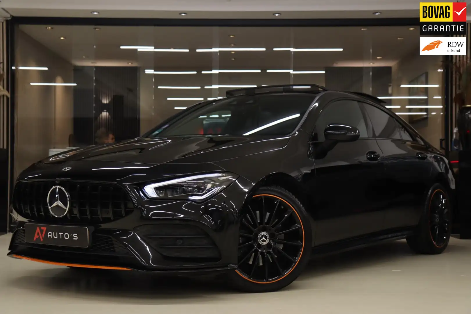Mercedes-Benz CLA 220 AMG ORANGE EDITION Pano/Memory/Sfeer/Camera/Laneas Zwart - 1