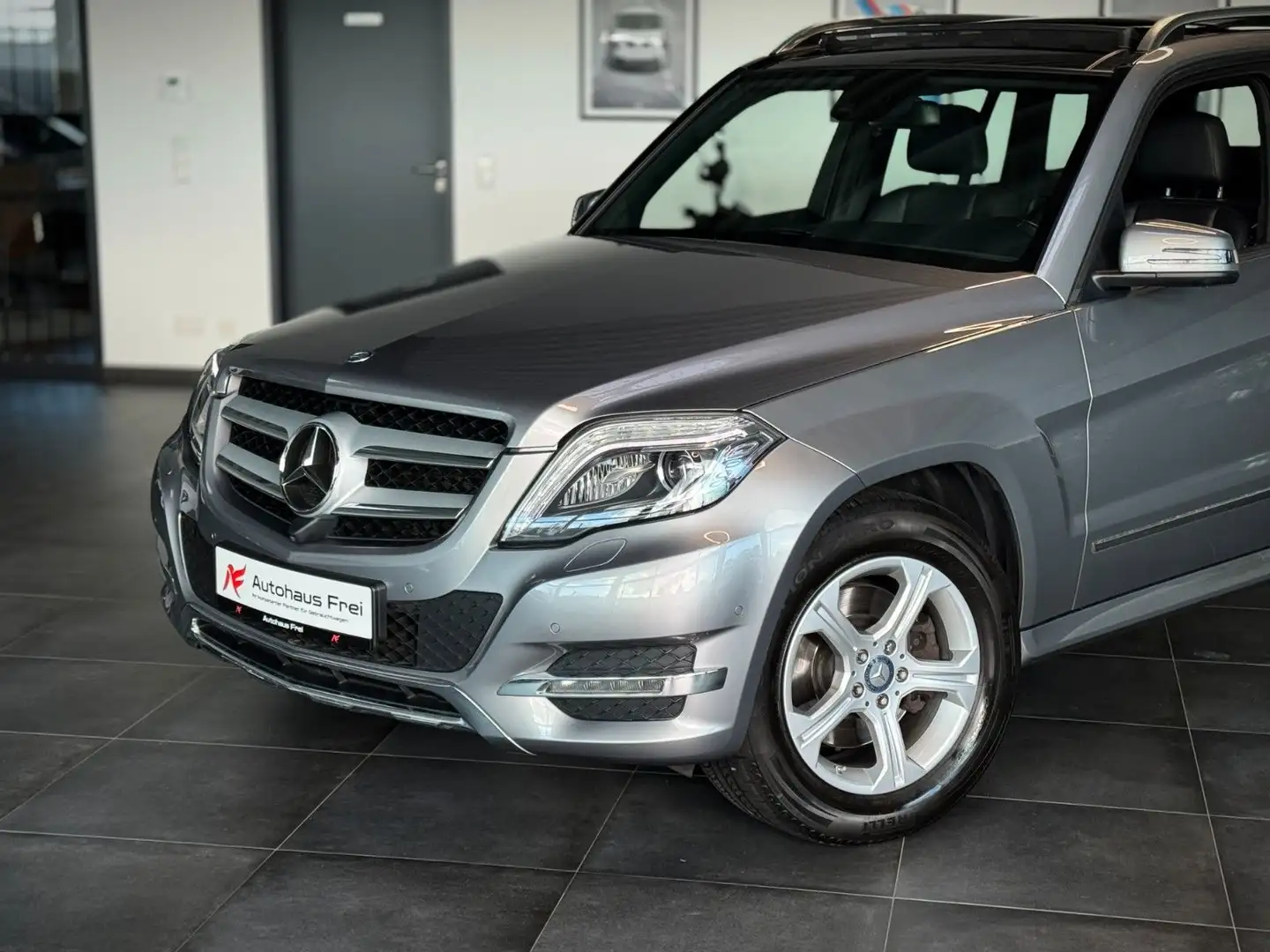Mercedes-Benz GLK 250 4Matic Pano*360°*Standheizung*1.Hand*AHK Silber - 2
