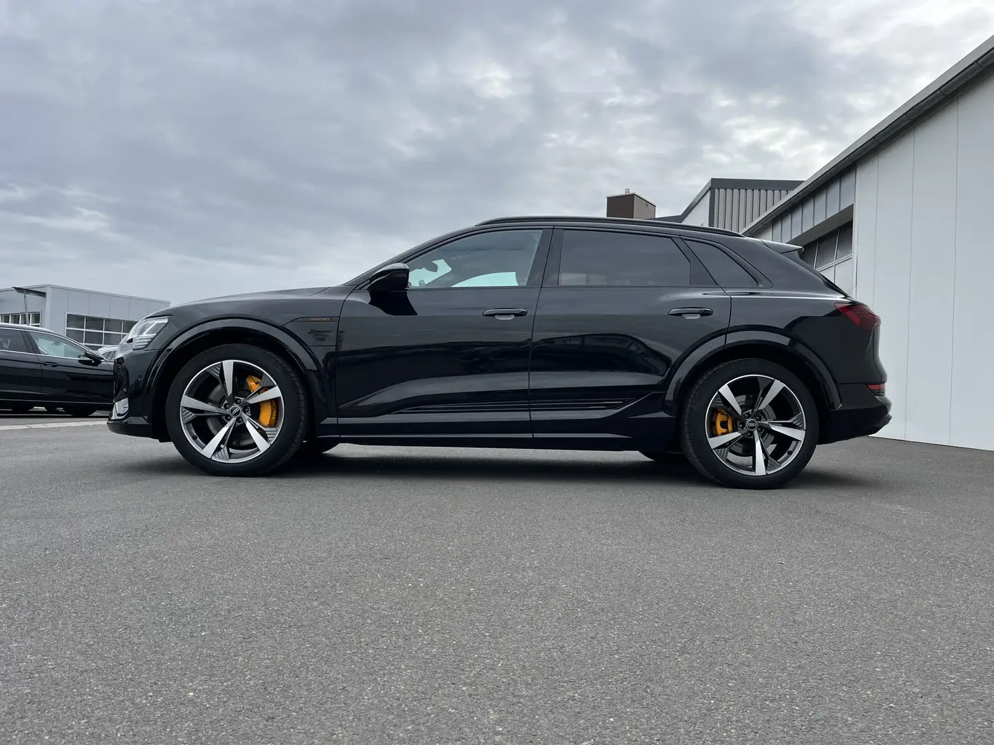 Audi e-tron S quattro 95kWh 243€ m. 20% Anzahlung Head Up Vi Negro - 2