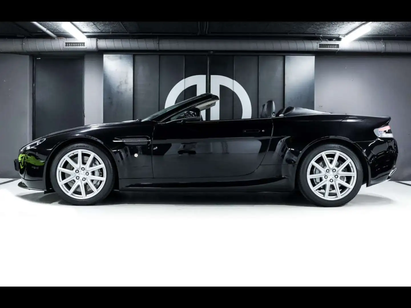 Aston Martin V8 Vantage ROADSTER 4.7 436MANUALNAVIPDC Zwart - 2