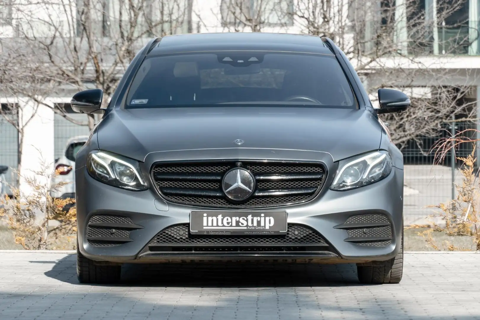 Mercedes-Benz E 400 E400d 4MATIC.AMG LINE.PANORAMA.LED.AHK.360° Gris - 2