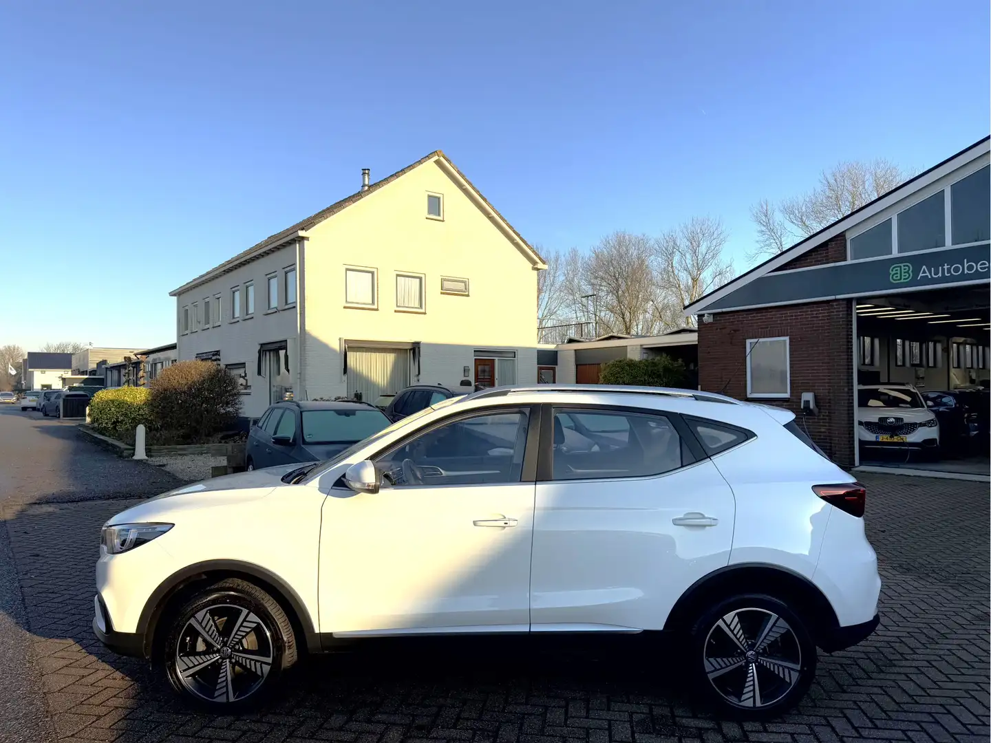 MG ZS EV Luxury Panoramadak, Camera, Leer Wit - 2