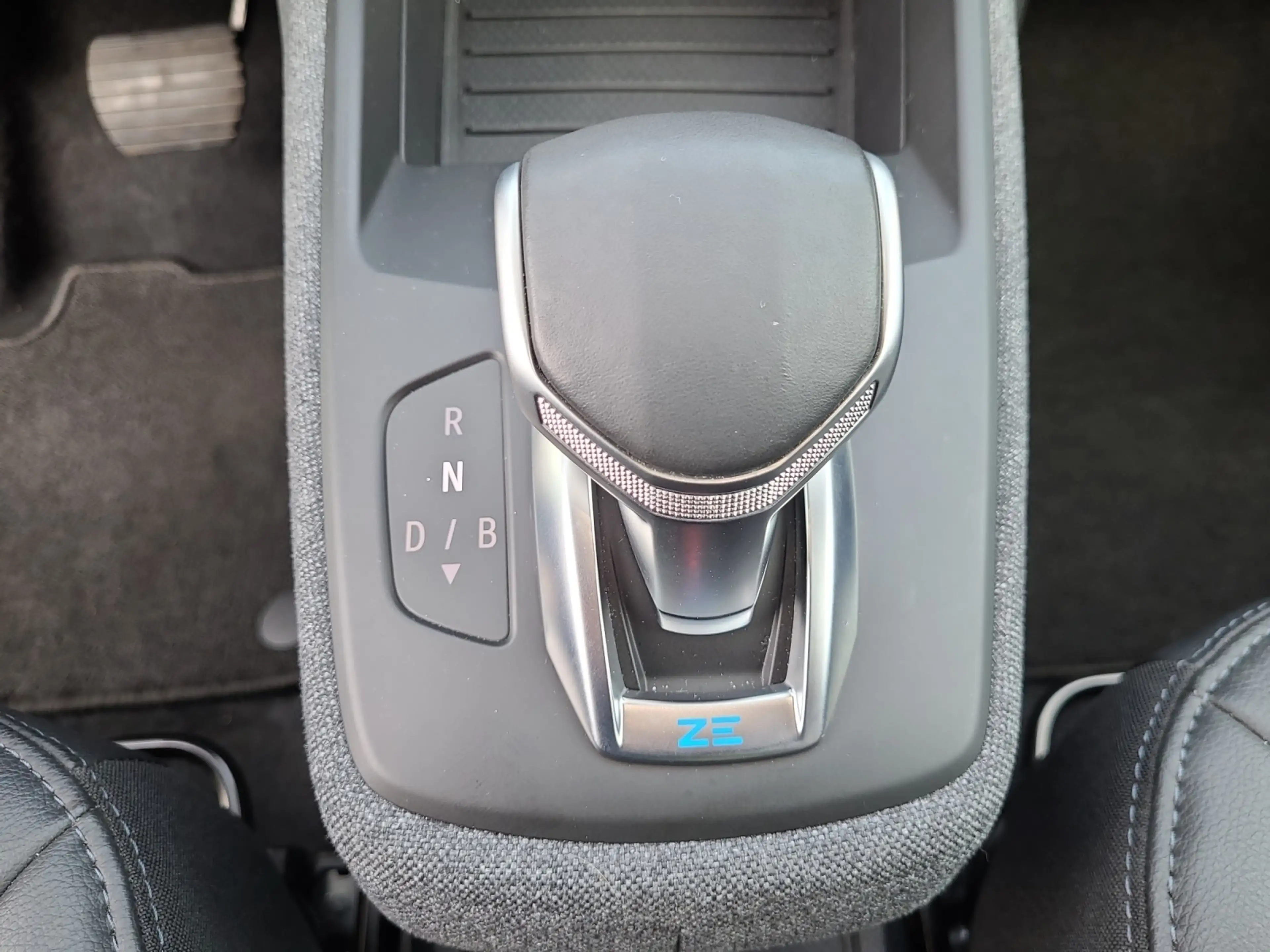 Renault ZOE R135 INTENS Z.E. 50*NAVI*SHZ* — photo 14