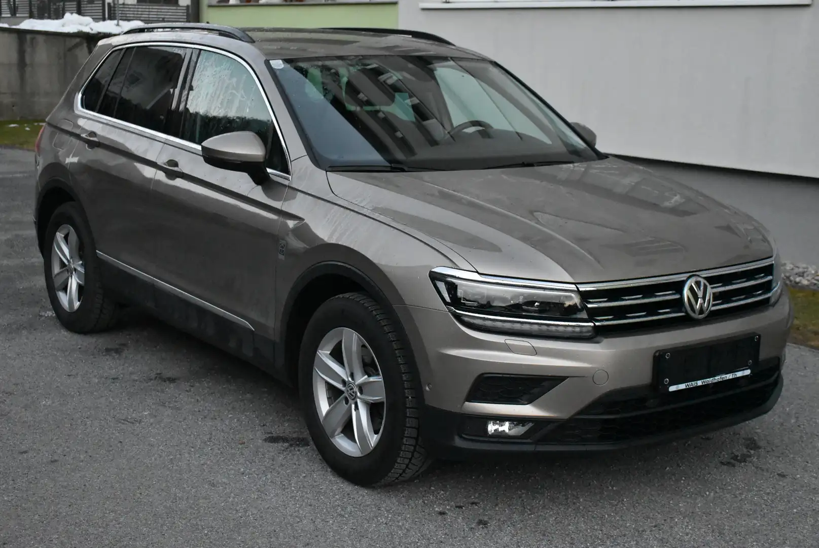 Volkswagen Tiguan Tiguan 1,5 TSI ACT Comfortline Comfortline Braun - 1
