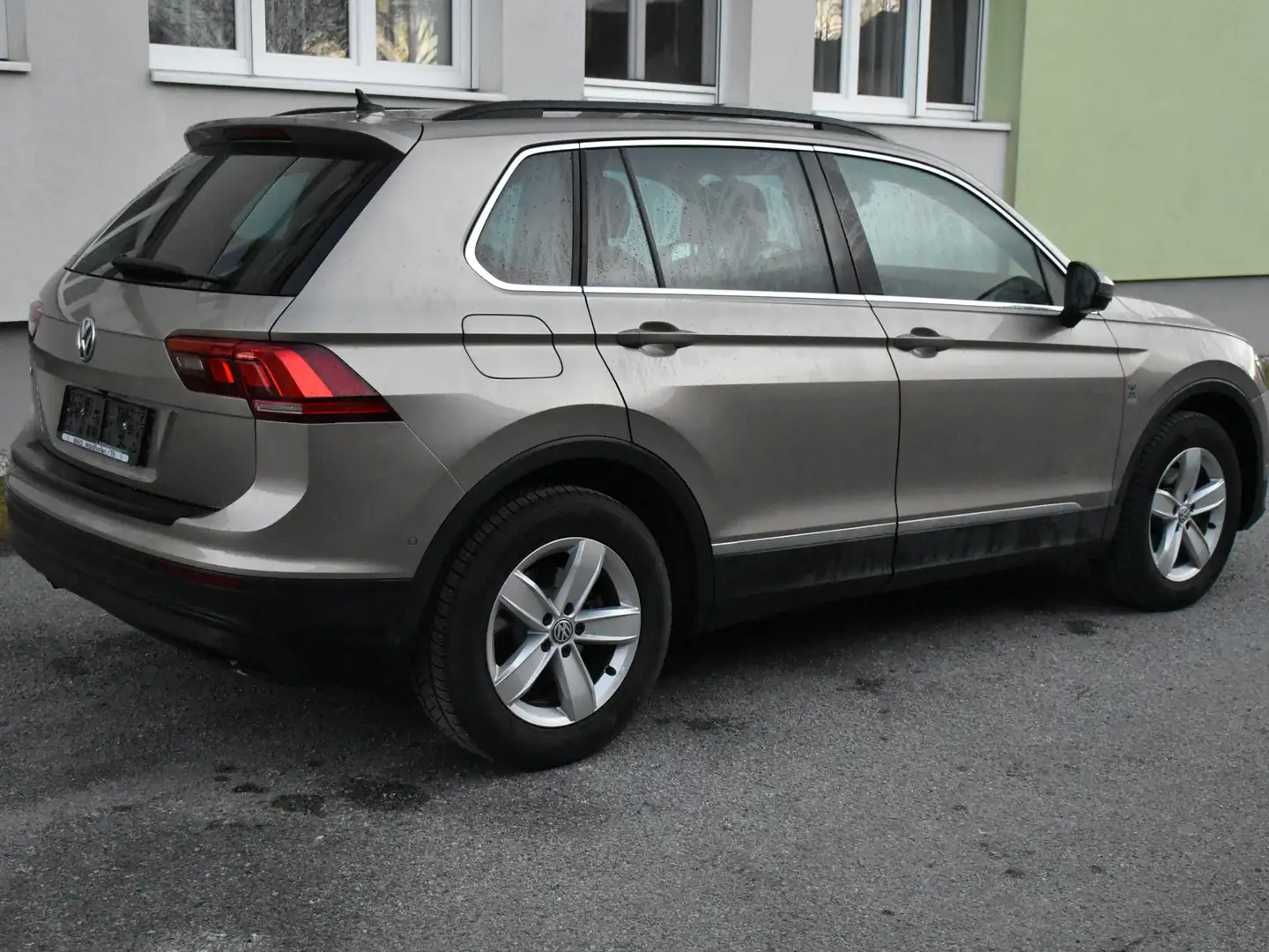 Volkswagen Tiguan Tiguan 1,5 TSI ACT Comfortline Comfortline Braun - 2