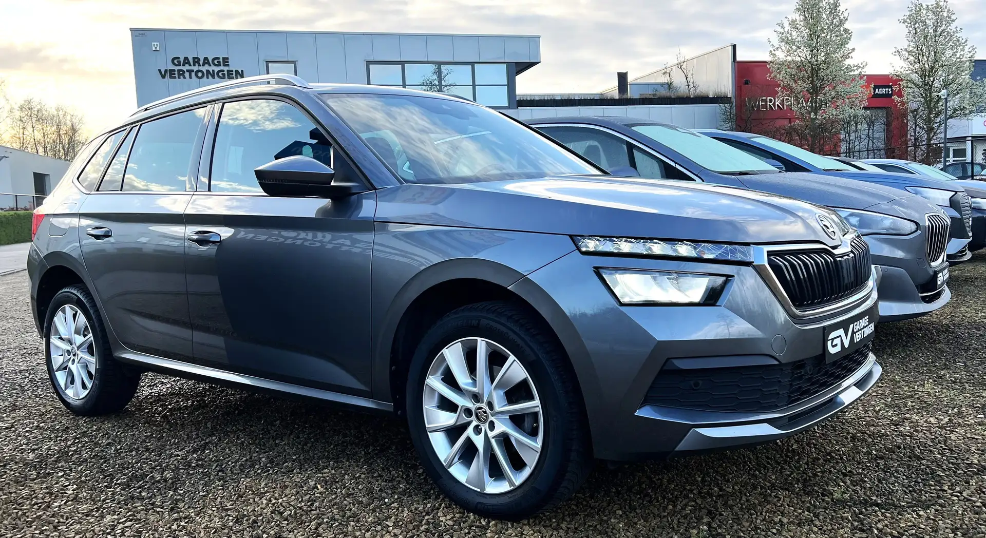 Skoda Kamiq 1.0 TSI Clever DSG*Apple CP*Lane Ass*Pdc/cam*Led* Gris - 2
