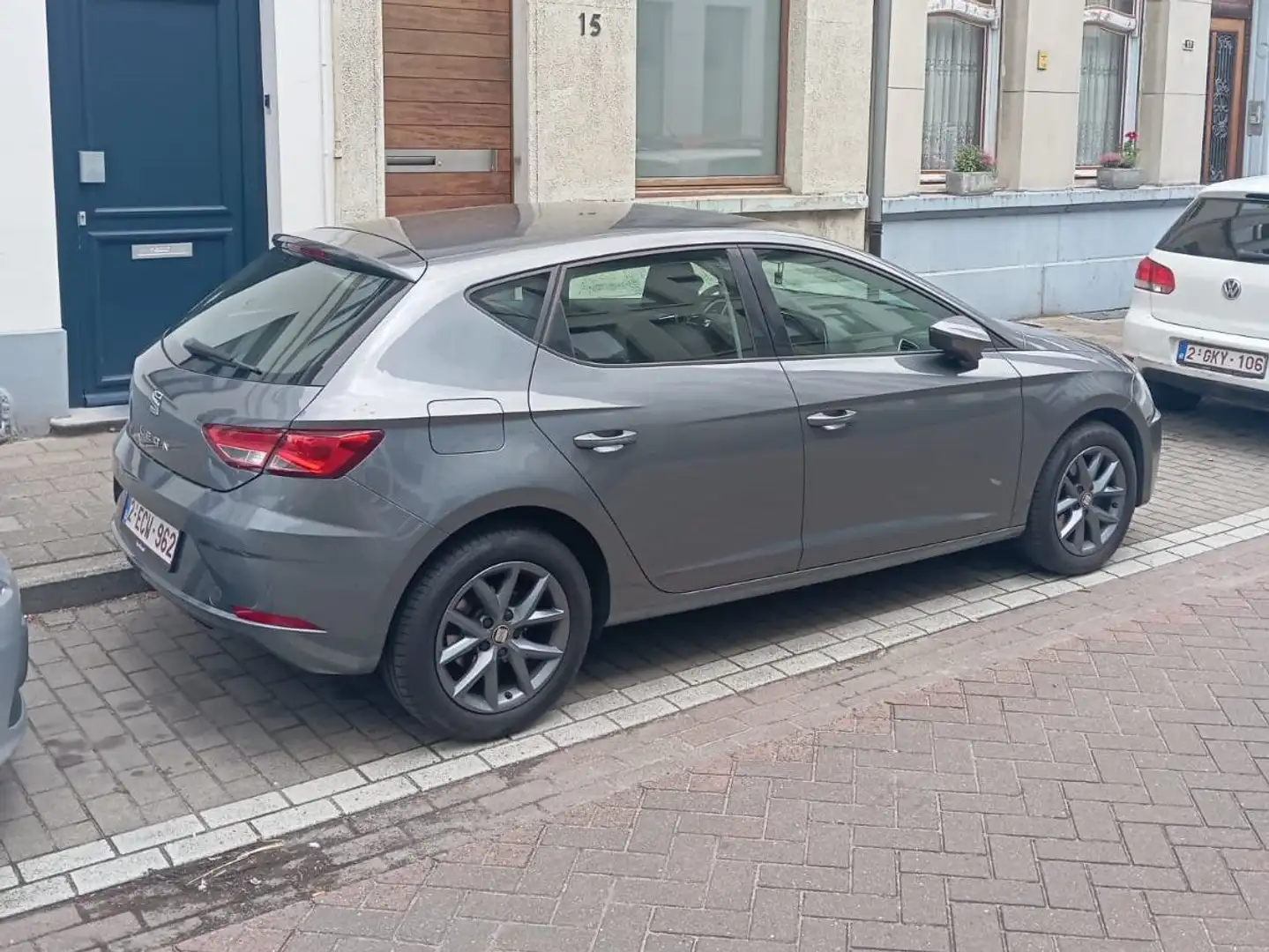 SEAT Leon Leon 1.6 CRTDI Style Nav Grijs - 1