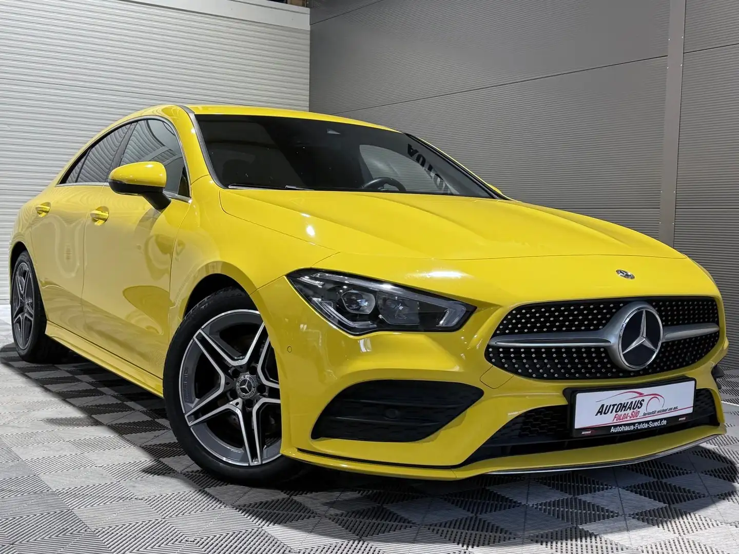 Mercedes-Benz CLA 200 d AMG Line°RFK°FSE°BT°Navi°Shzg°Klima°PDC Geel - 1