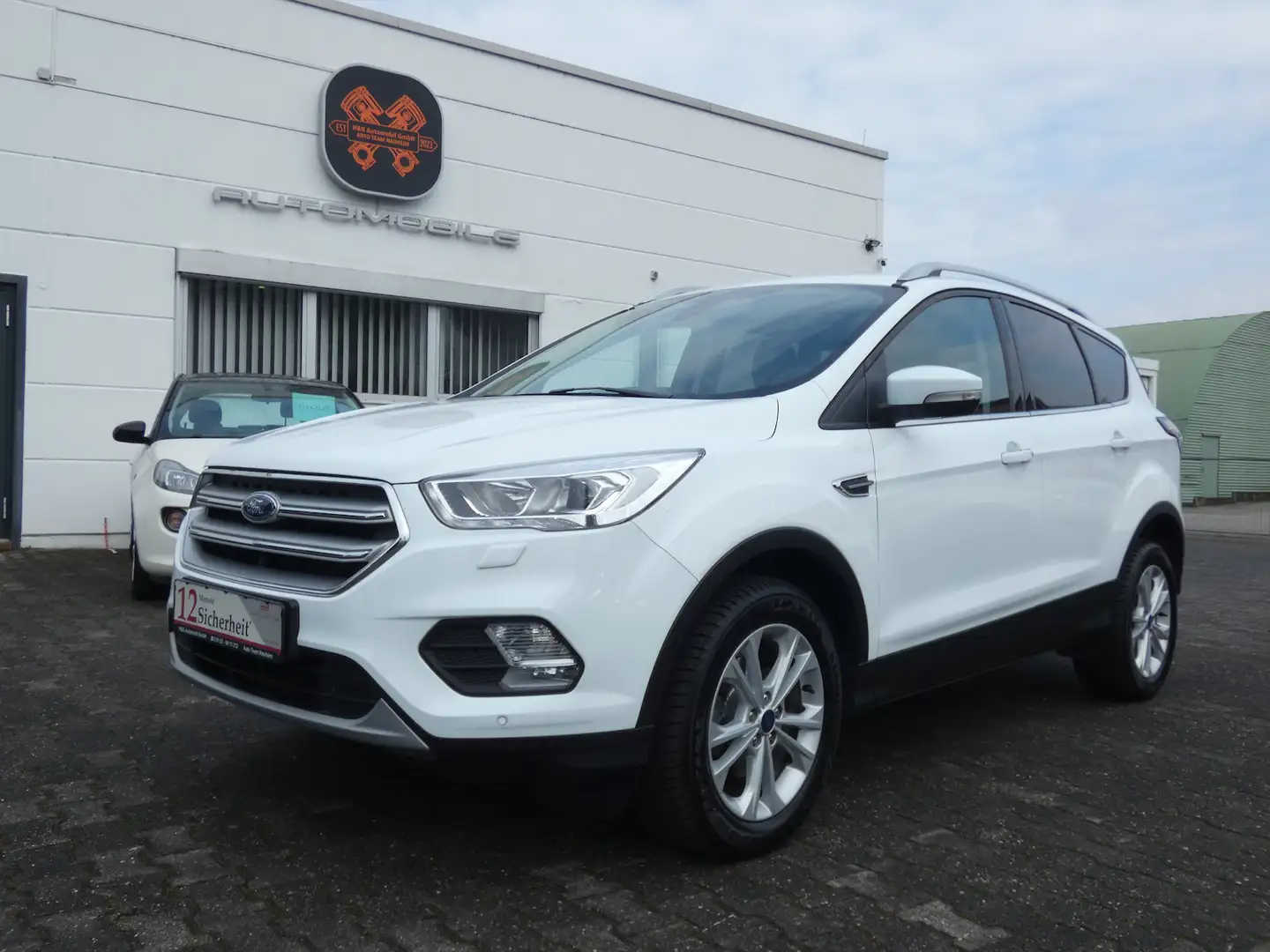 Ford Kuga 1,5 Ecoboost Titanium *NAVI*PDC*ALU*KLIMA* Weiß - 1