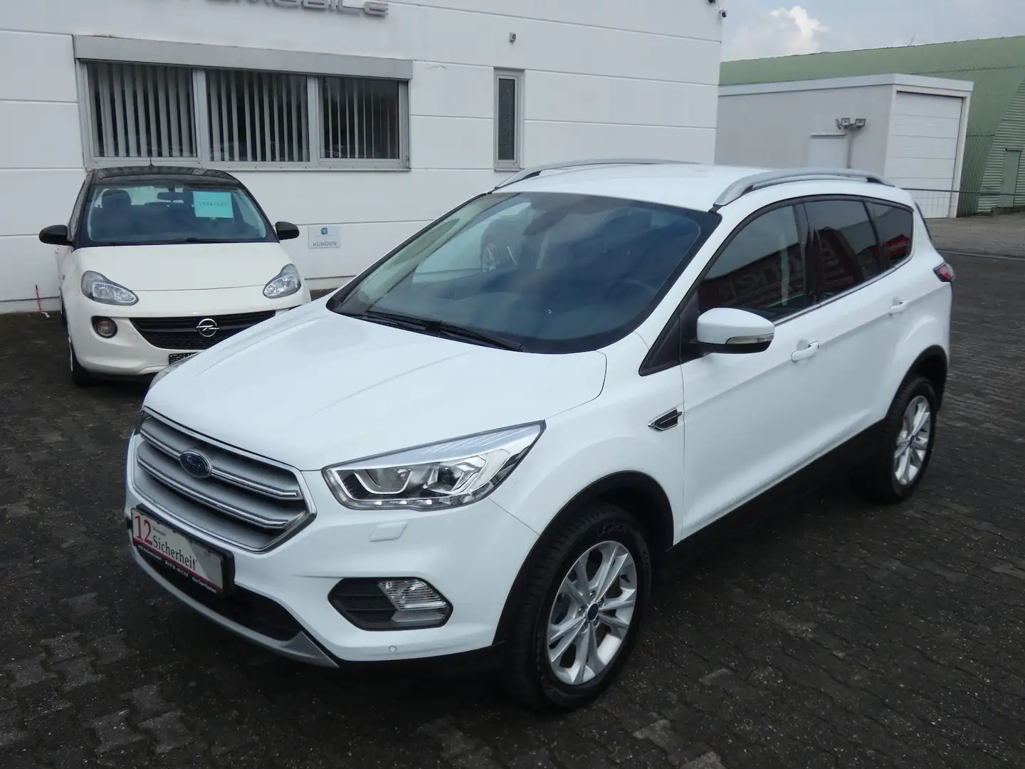 Ford Kuga 1,5 Ecoboost Titanium *NAVI*PDC*ALU*KLIMA* Weiß - 2