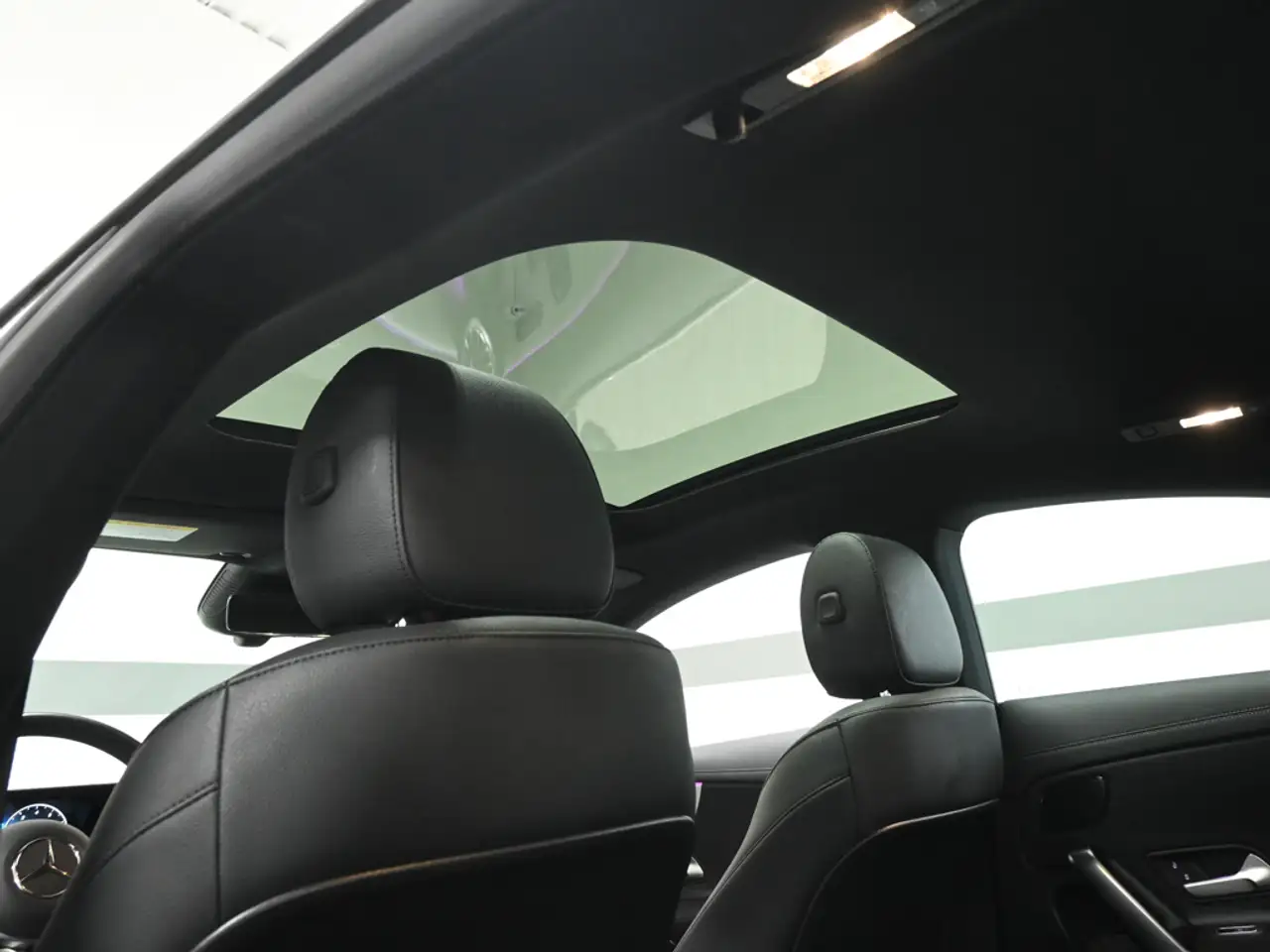 Mercedes-Benz CLA снимка Mercedes-Benz CLA
