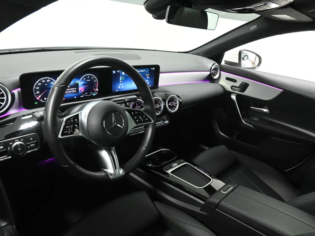 Mercedes-Benz CLA снимка Mercedes-Benz CLA