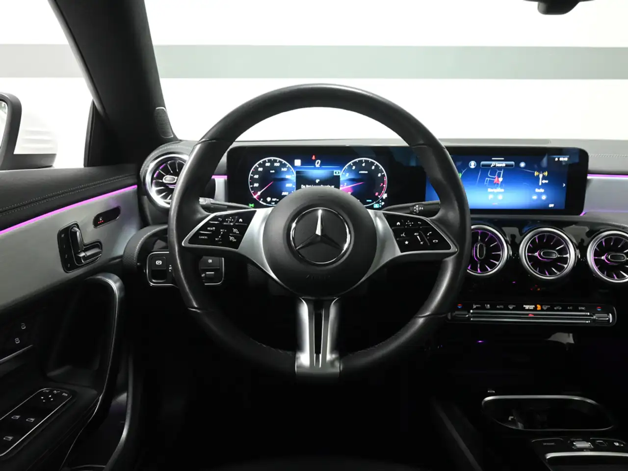 Mercedes-Benz CLA снимка Mercedes-Benz CLA