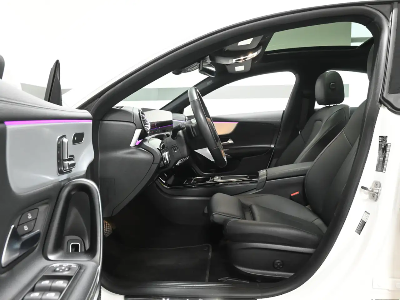 Mercedes-Benz CLA снимка Mercedes-Benz CLA