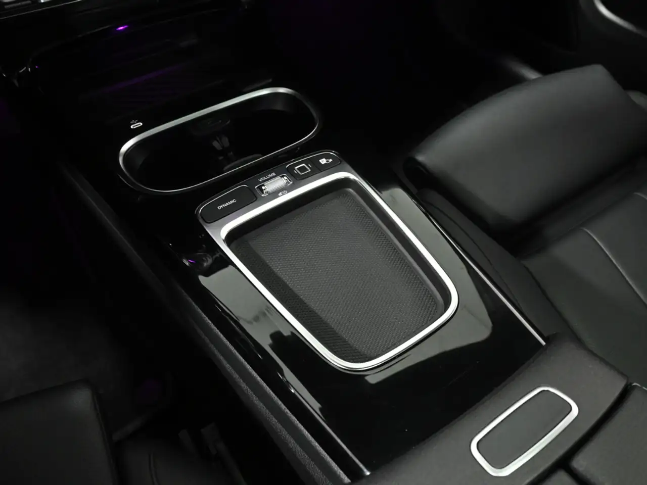 Mercedes-Benz CLA снимка Mercedes-Benz CLA
