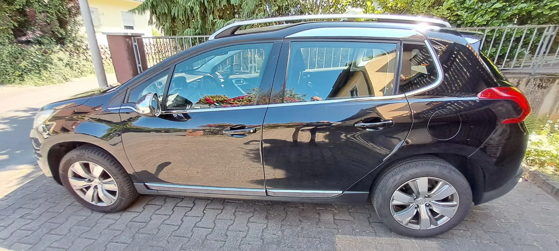 Peugeot 2008 e-HDi FAP 92 ETG6 STOP & START Allure Schwarz - 2