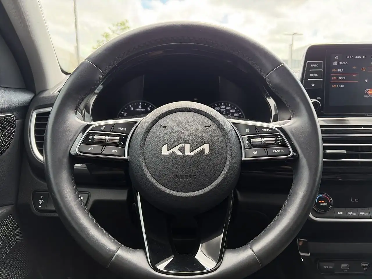 Kia Seltos photo Kia Seltos