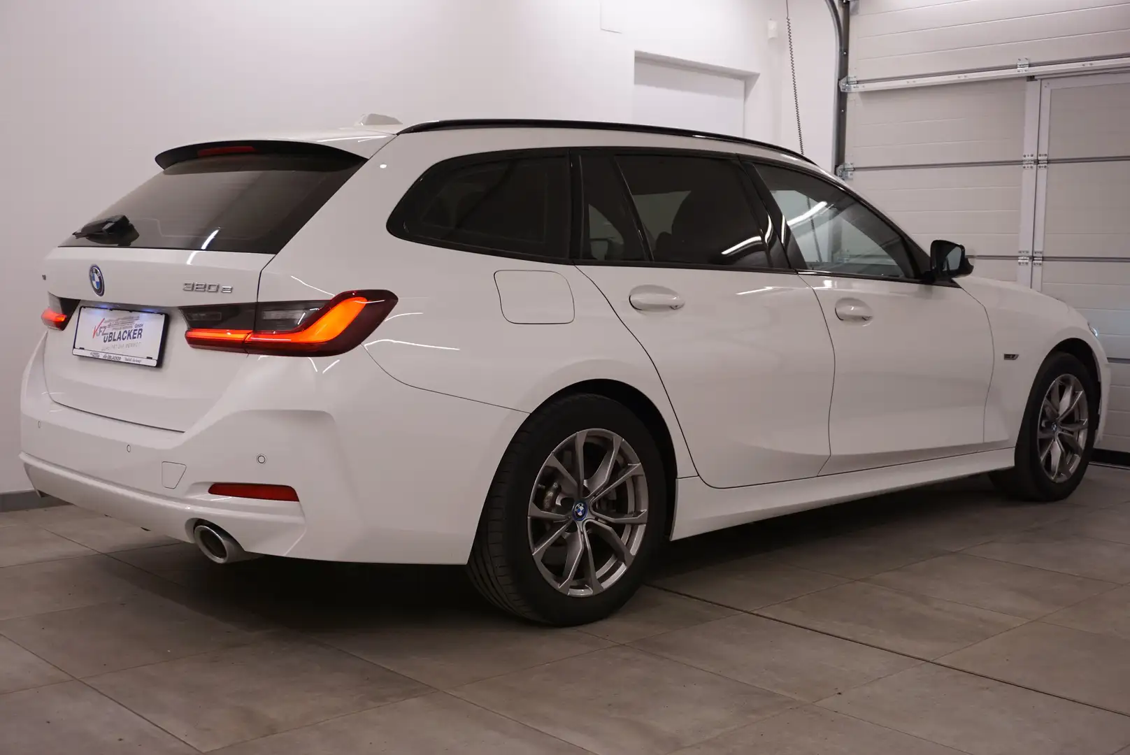 BMW 320 e xDrive // Anhängervorr.// Abstandstempomat // Weiß - 2