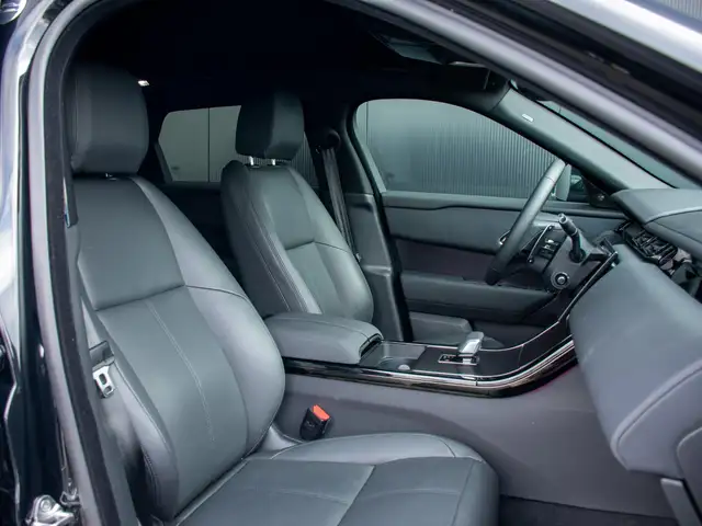 Land Rover Range Rover Velar view 8