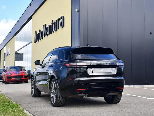 Land Rover Range Rover Velar view 4