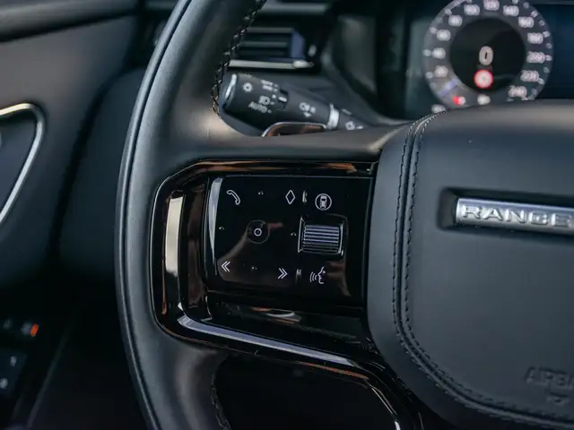 Land Rover Range Rover Velar view 13