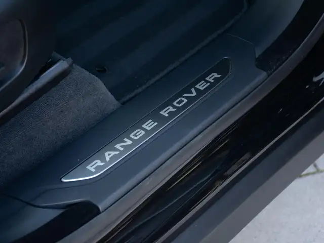 Land Rover Range Rover Velar view 15