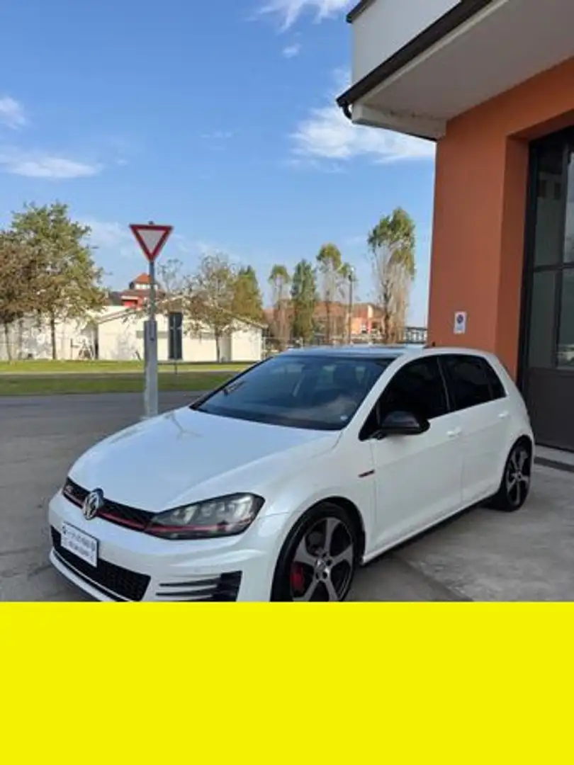 Volkswagen Golf - 1