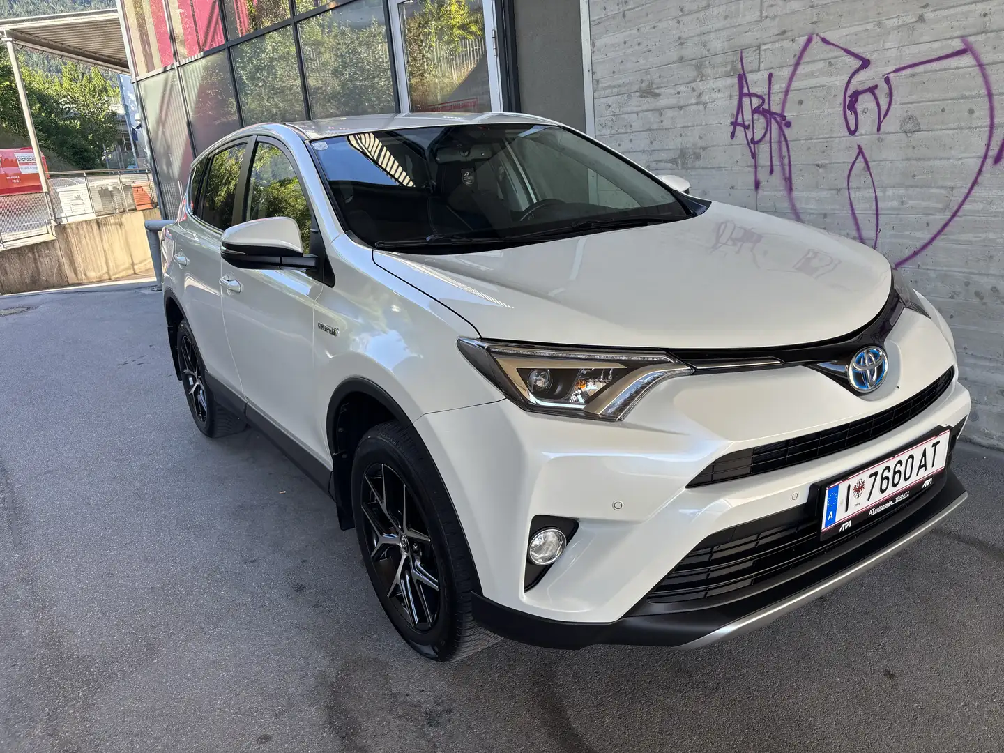 Toyota RAV4 Toyota RAV4 2,5 Hybrid Active SUV / Geländewagen Weiß - 2