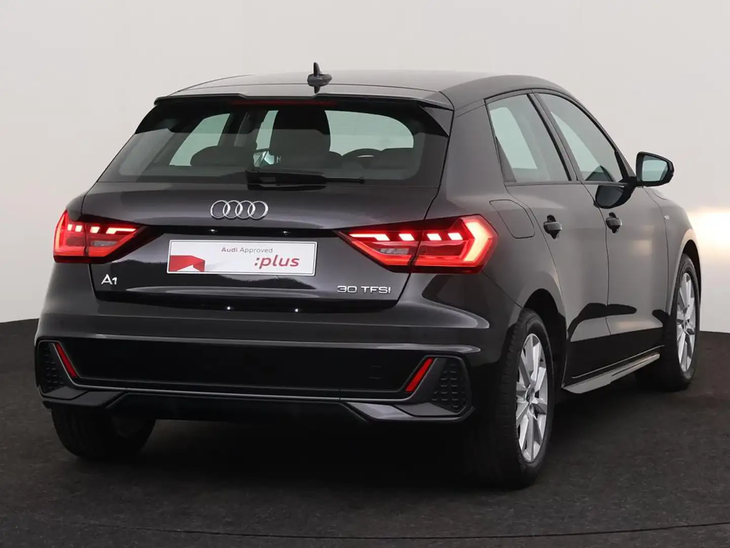 Audi A1 Sportback S-Line 30 TFSI 116 PK S-tronic / Cruise Control / PDC / Apple Carplay Чёрный - 2