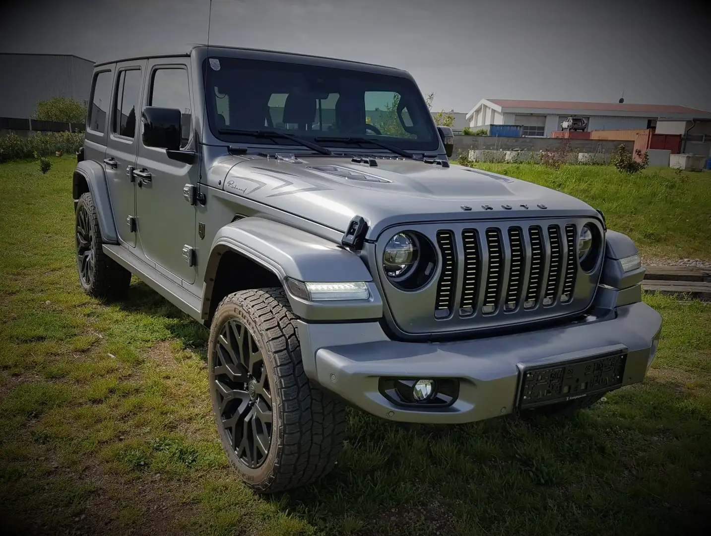 Jeep Wrangler Rubicon umgebaut auf Brute Richmond Grau - 2