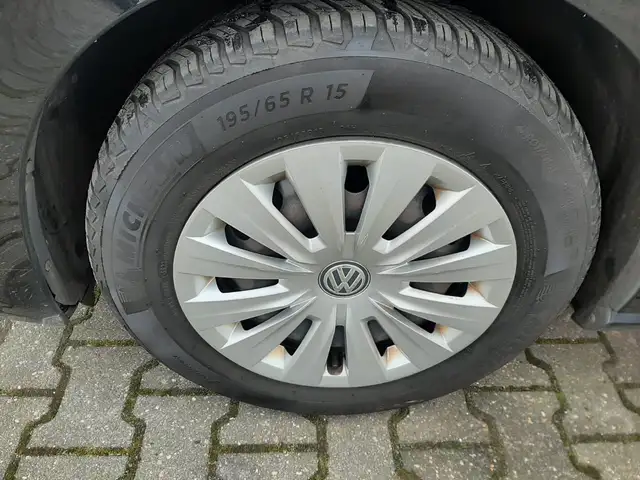 Volkswagen Golf Sportsvan view 29