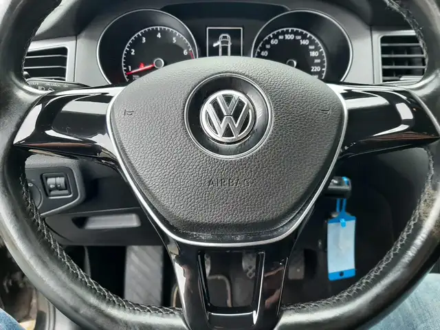 Volkswagen Golf Sportsvan view 11
