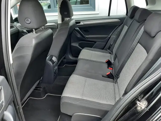 Volkswagen Golf Sportsvan view 26