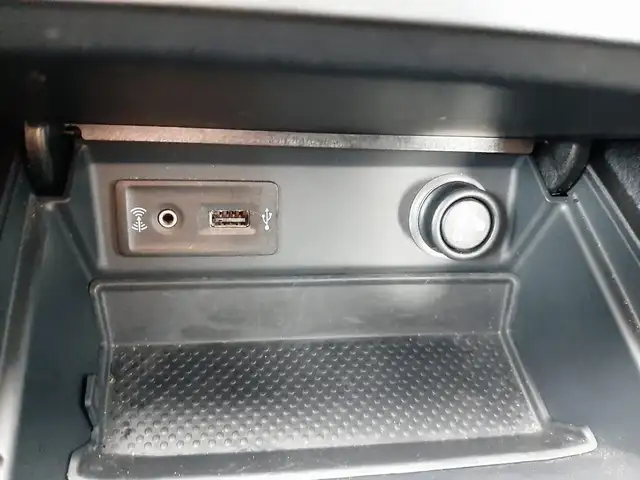 Volkswagen Golf Sportsvan view 19