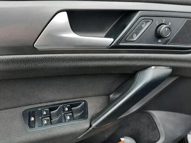 Volkswagen Golf Sportsvan view 8