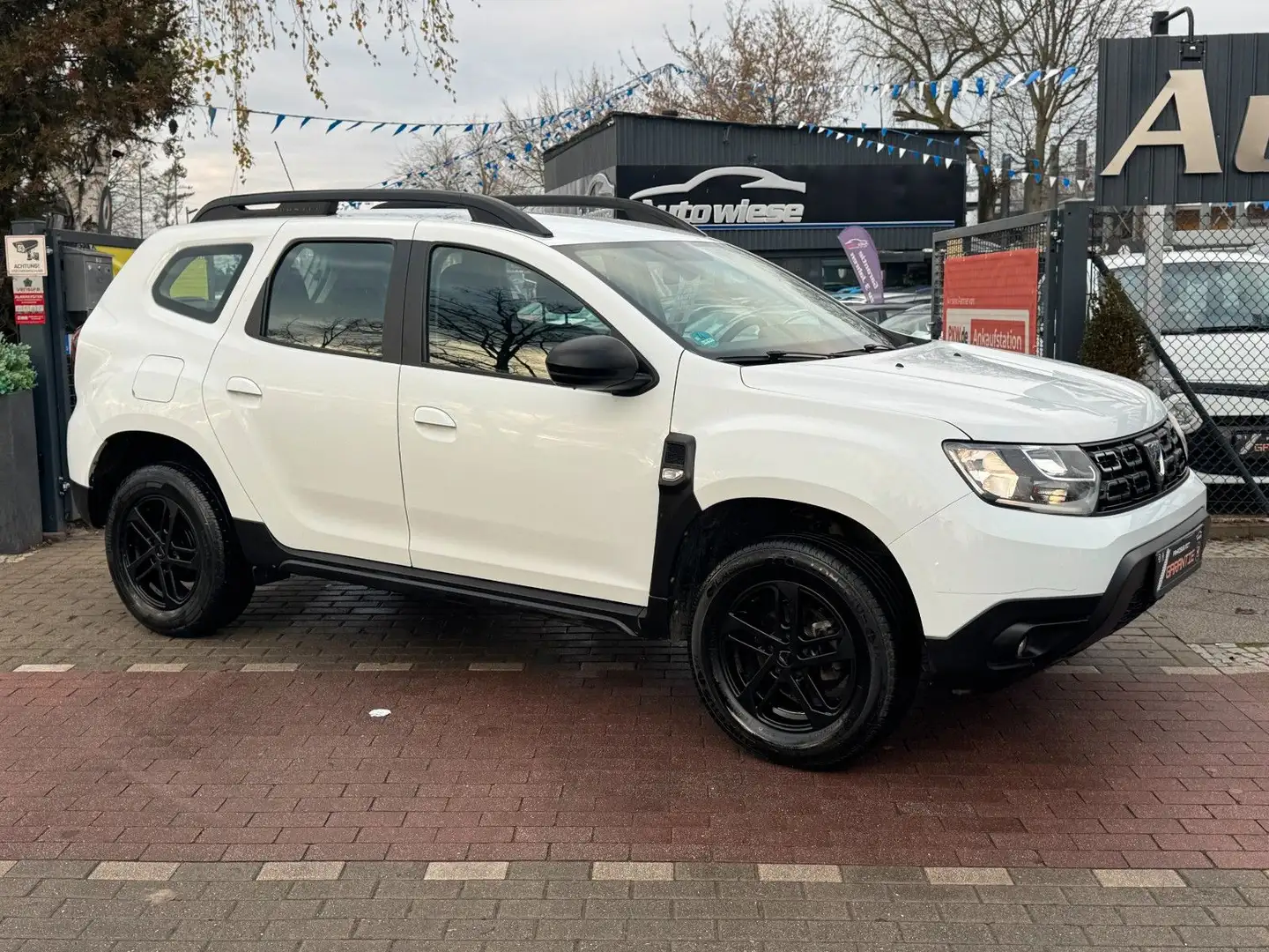 Dacia Duster II 1.6 Comfort*Nav*Carplay*Klima*Temp*PDC Weiß - 1