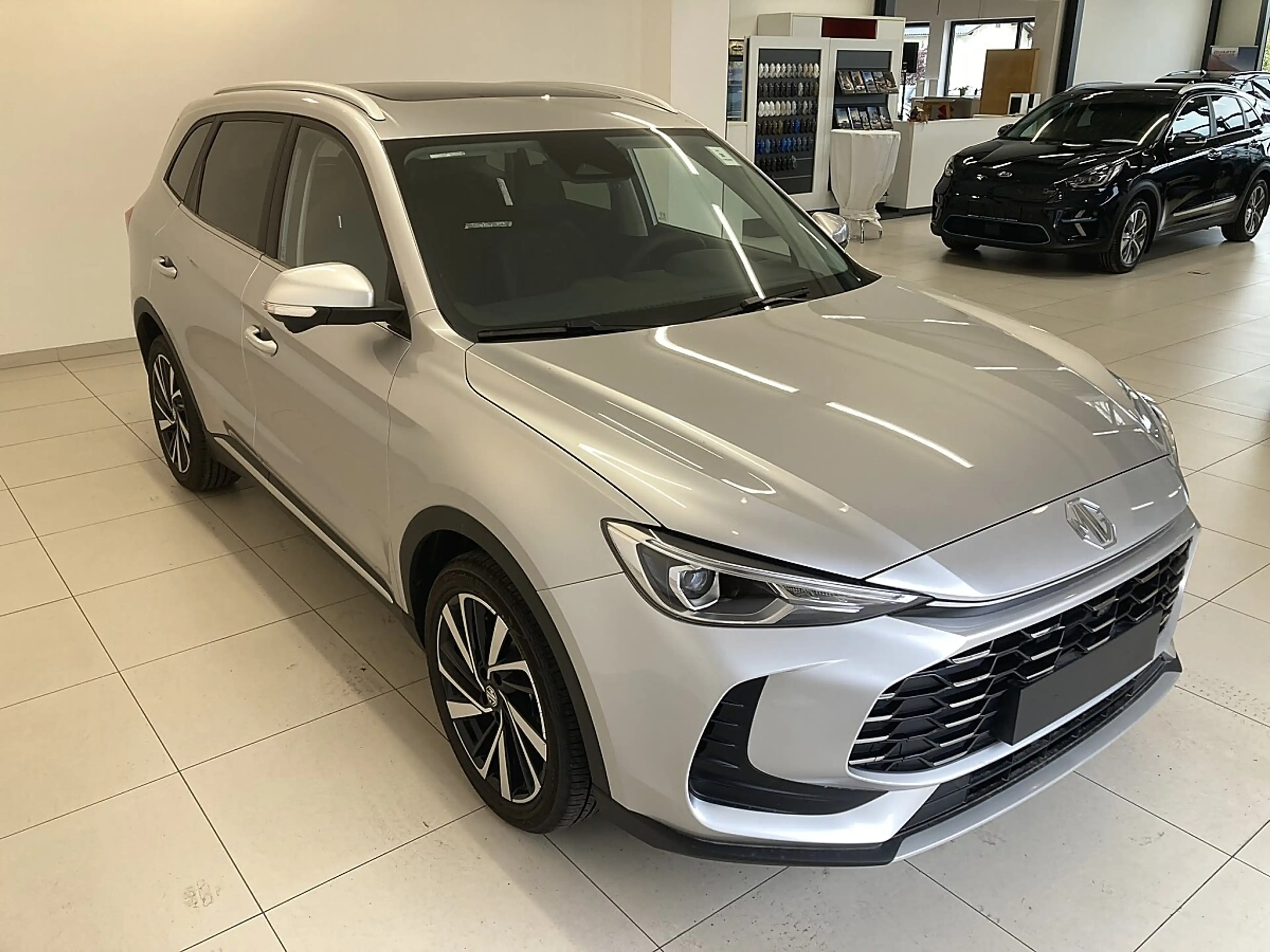 MG ZS HEV Luxury-Ausstattung Schiebedach — photo 2