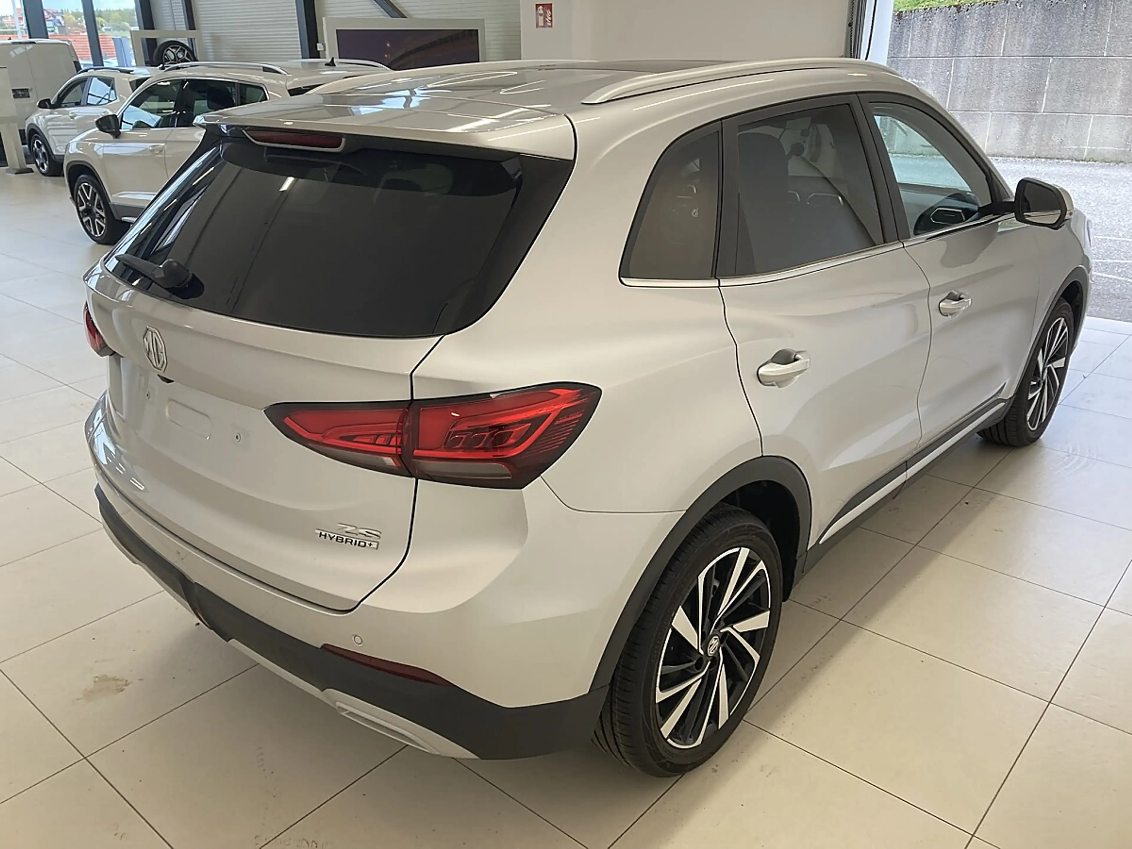 MG ZS HEV Luxury-Ausstattung Schiebedach — photo 3