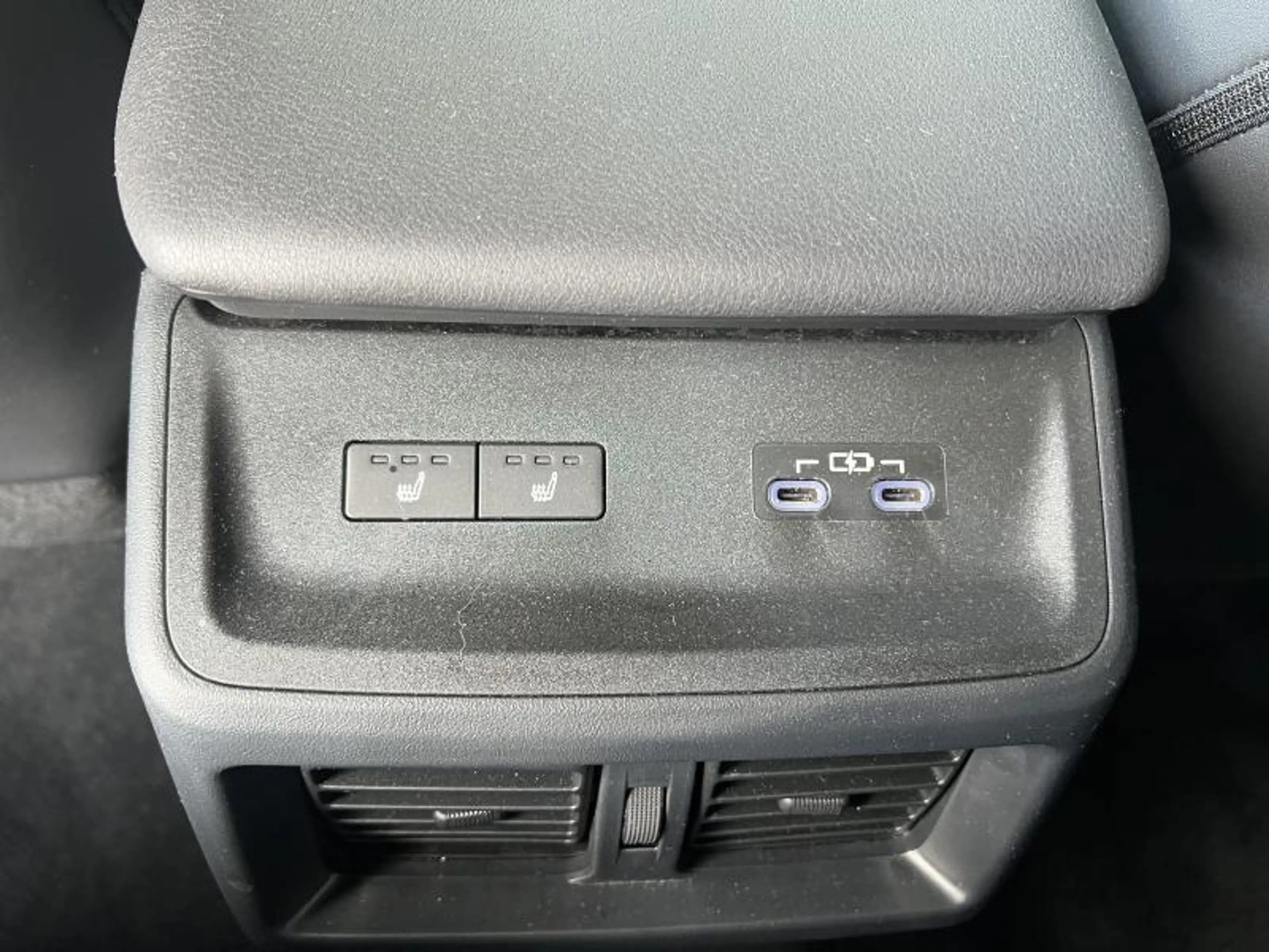 Toyota bZ4X BEV 73,1 kWh 2WD Executive — photo 14