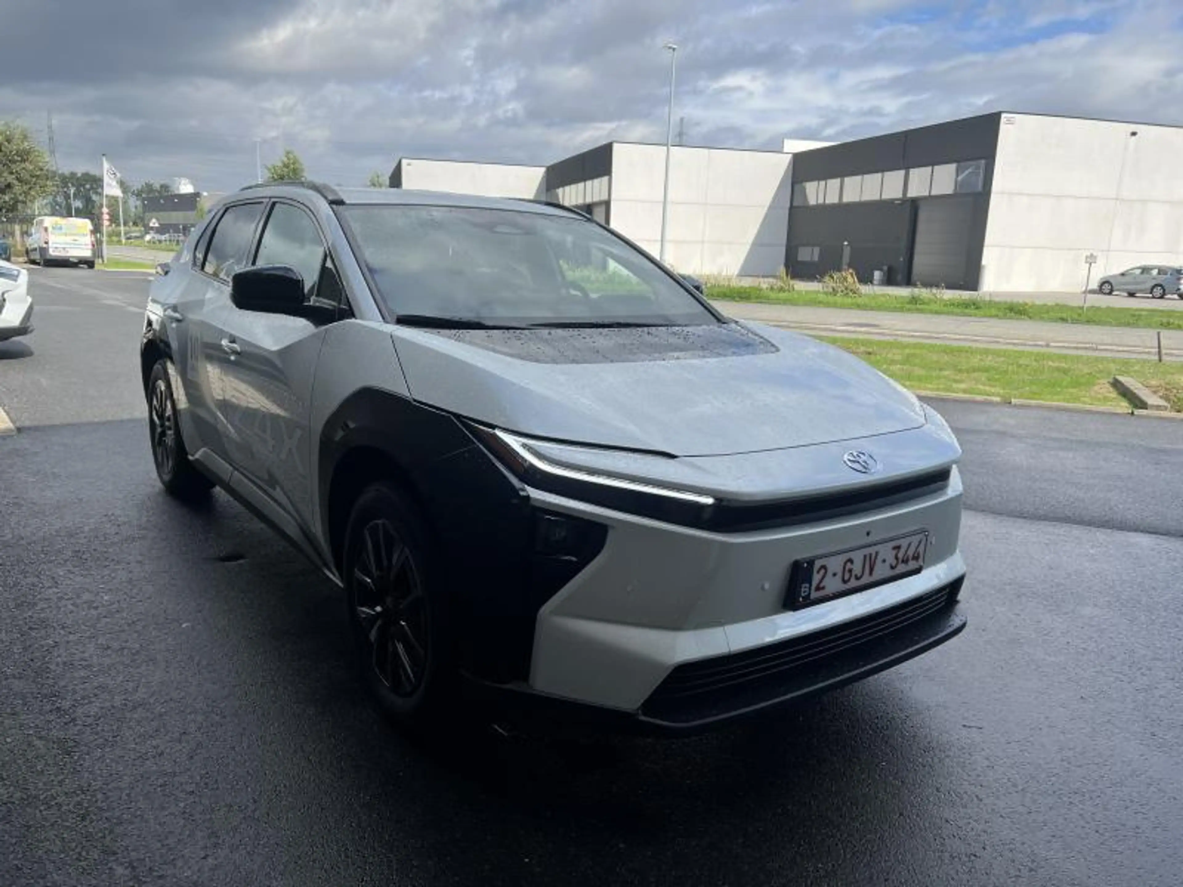 Toyota bZ4X BEV 73,1 kWh 2WD Executive — photo 4