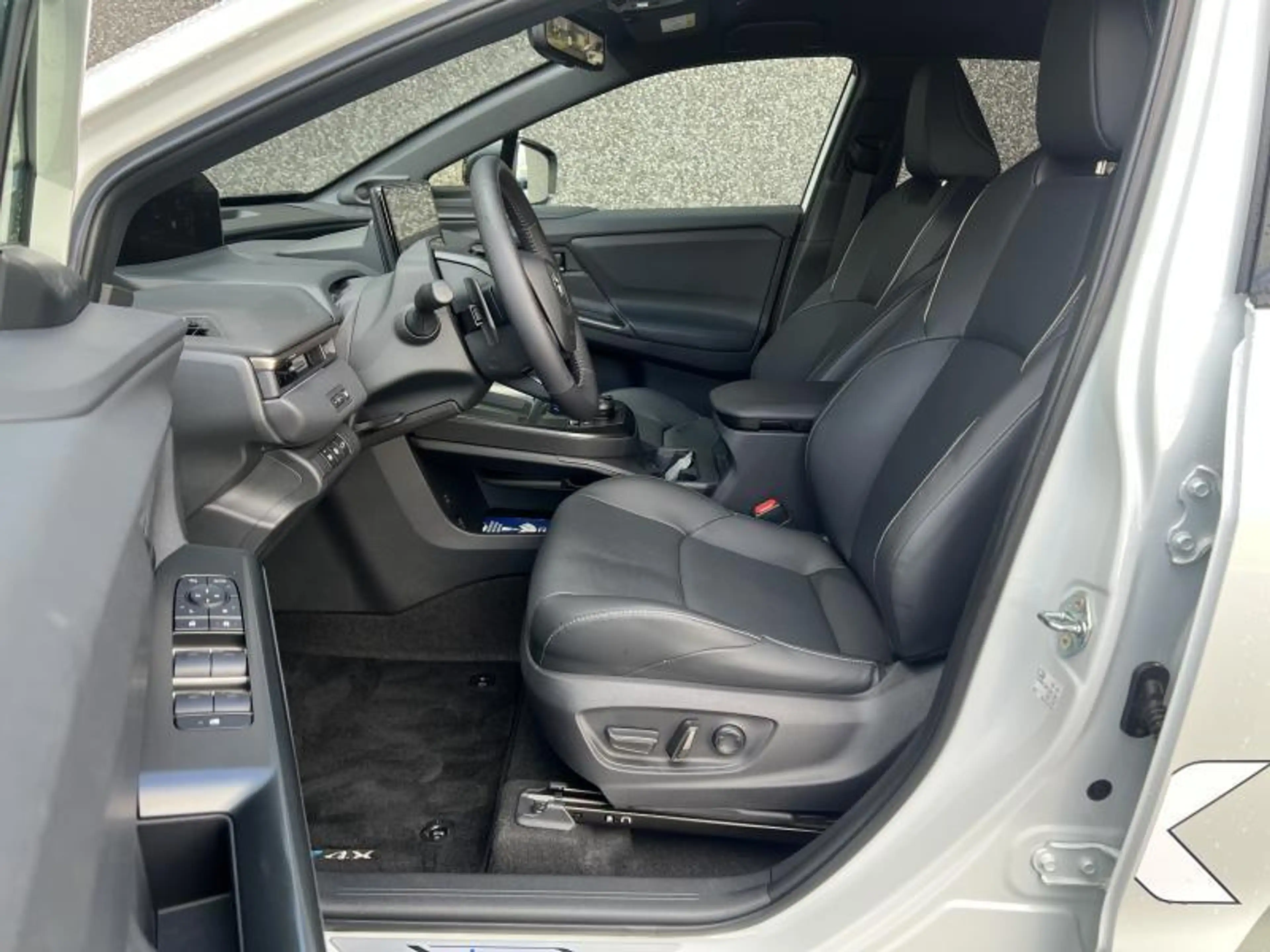 Toyota bZ4X BEV 73,1 kWh 2WD Executive — photo 10