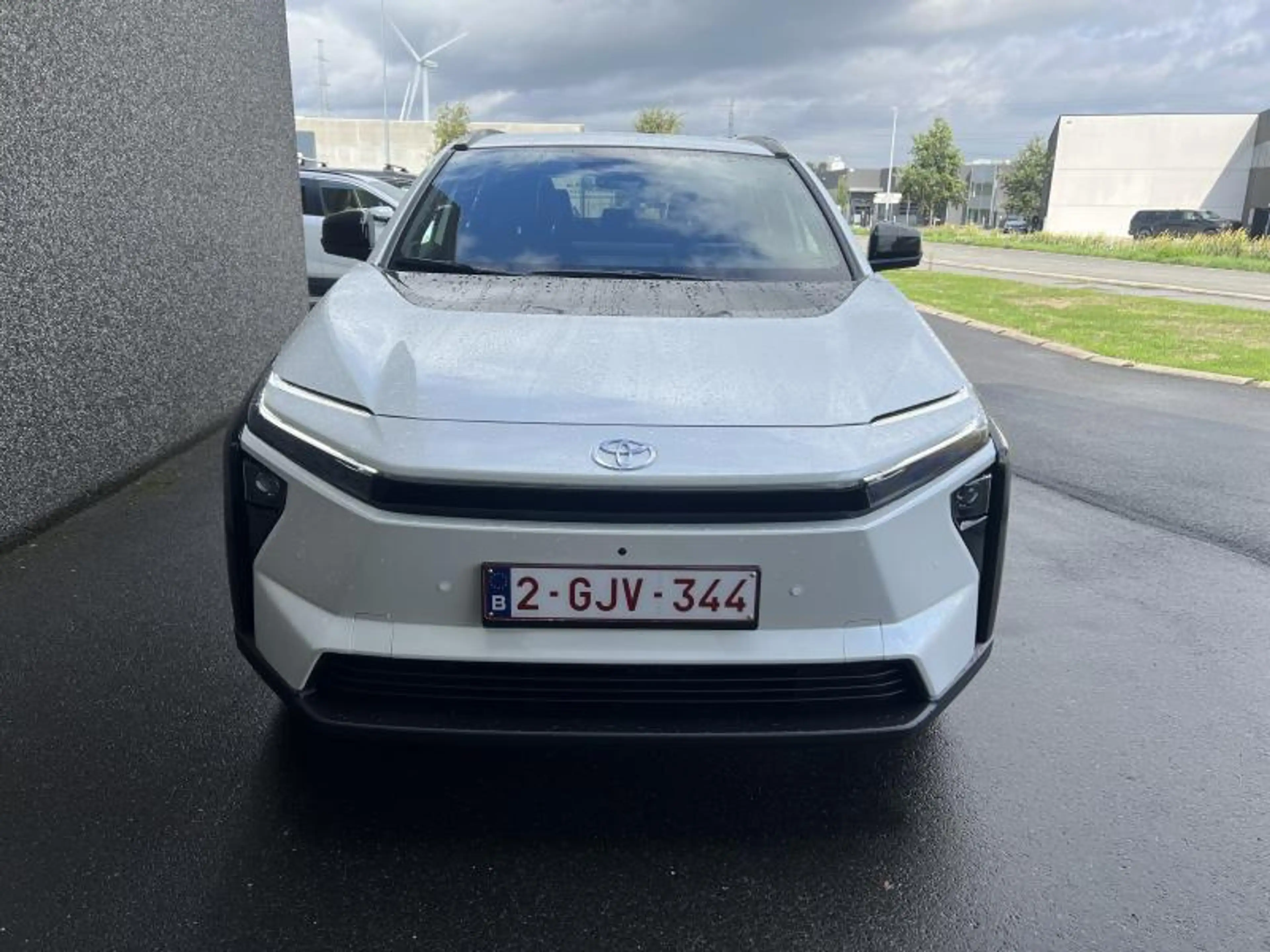 Toyota bZ4X BEV 73,1 kWh 2WD Executive — photo 2