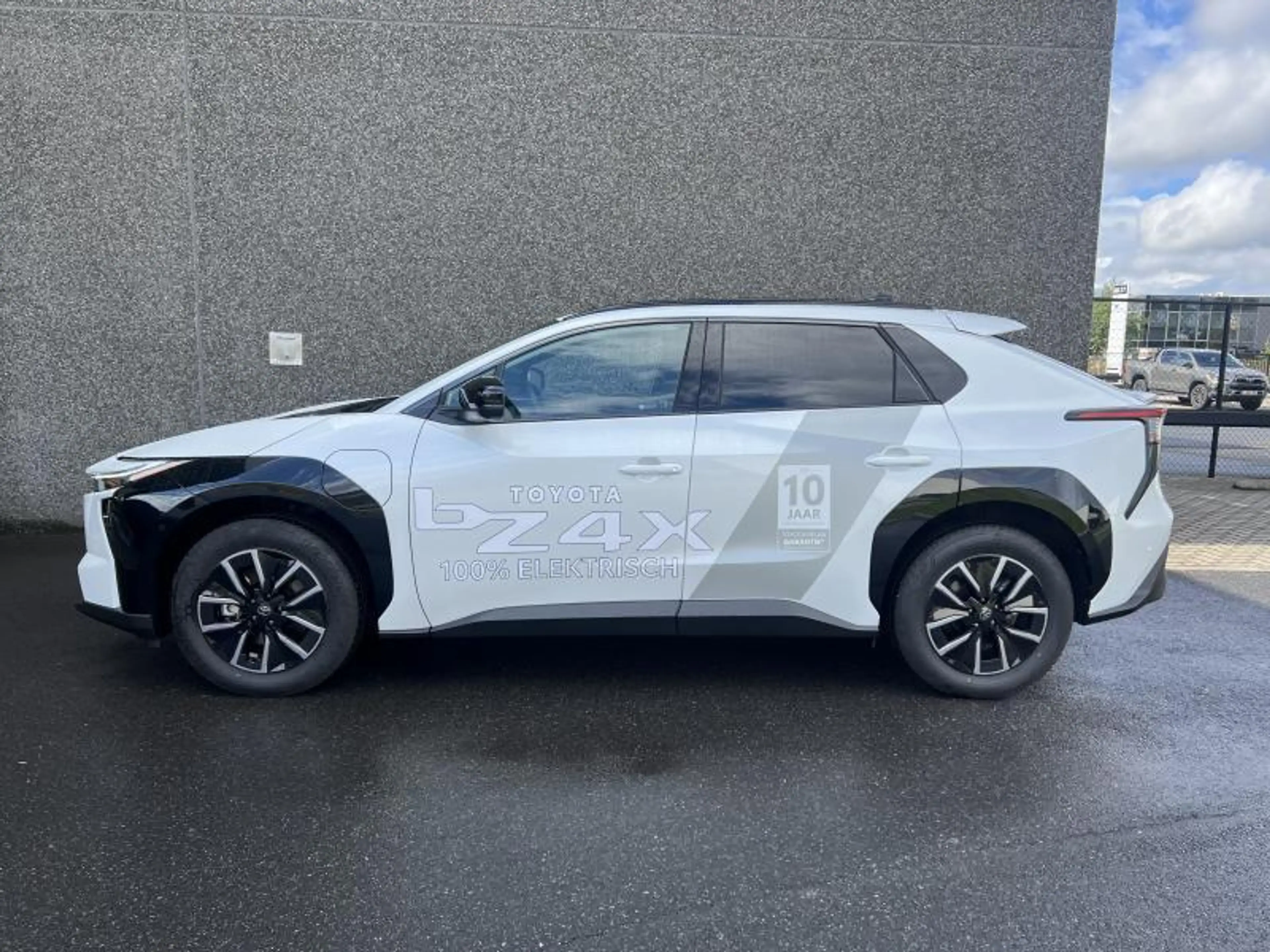 Toyota bZ4X BEV 73,1 kWh 2WD Executive — photo 3