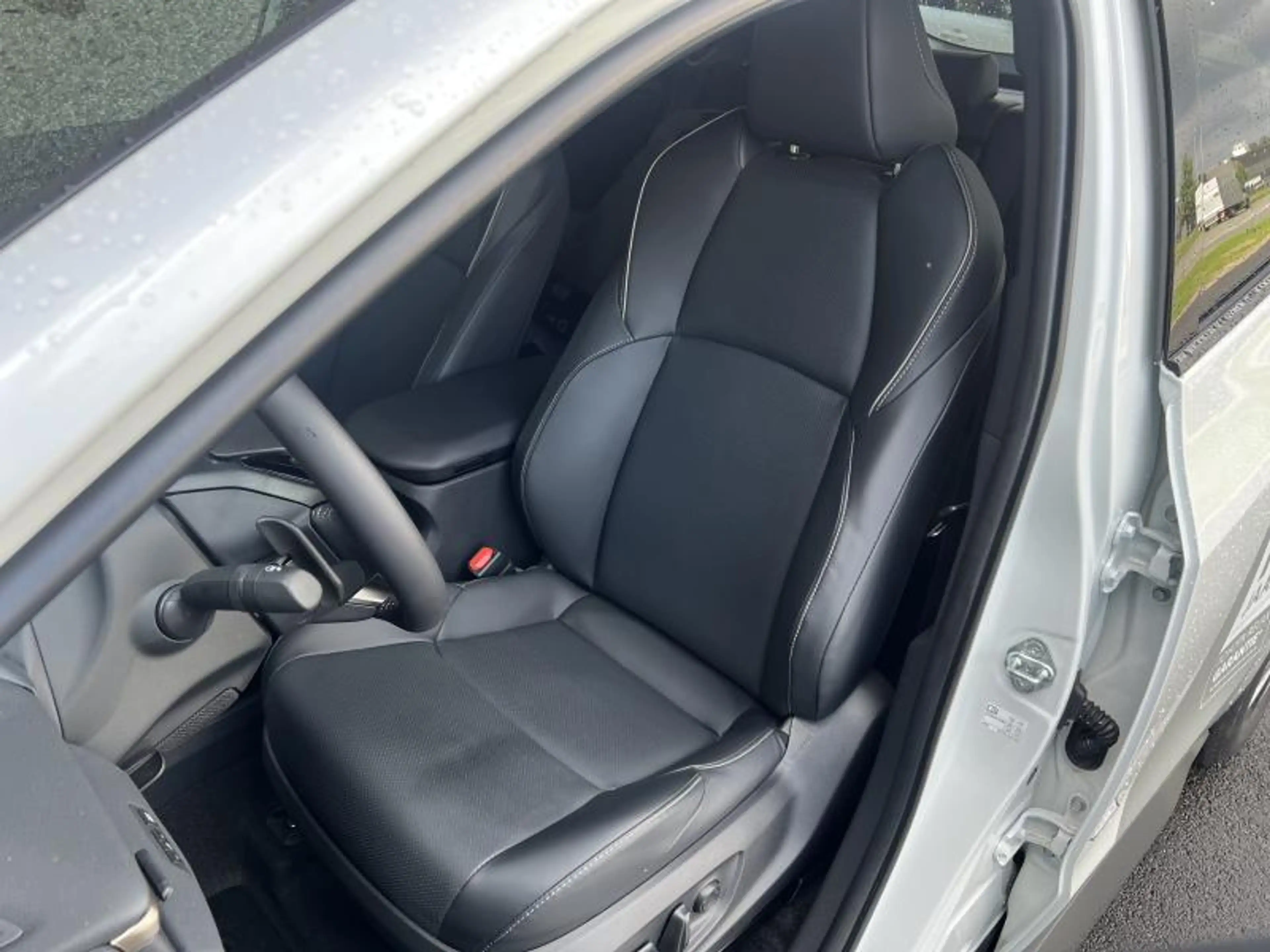 Toyota bZ4X BEV 73,1 kWh 2WD Executive — photo 11
