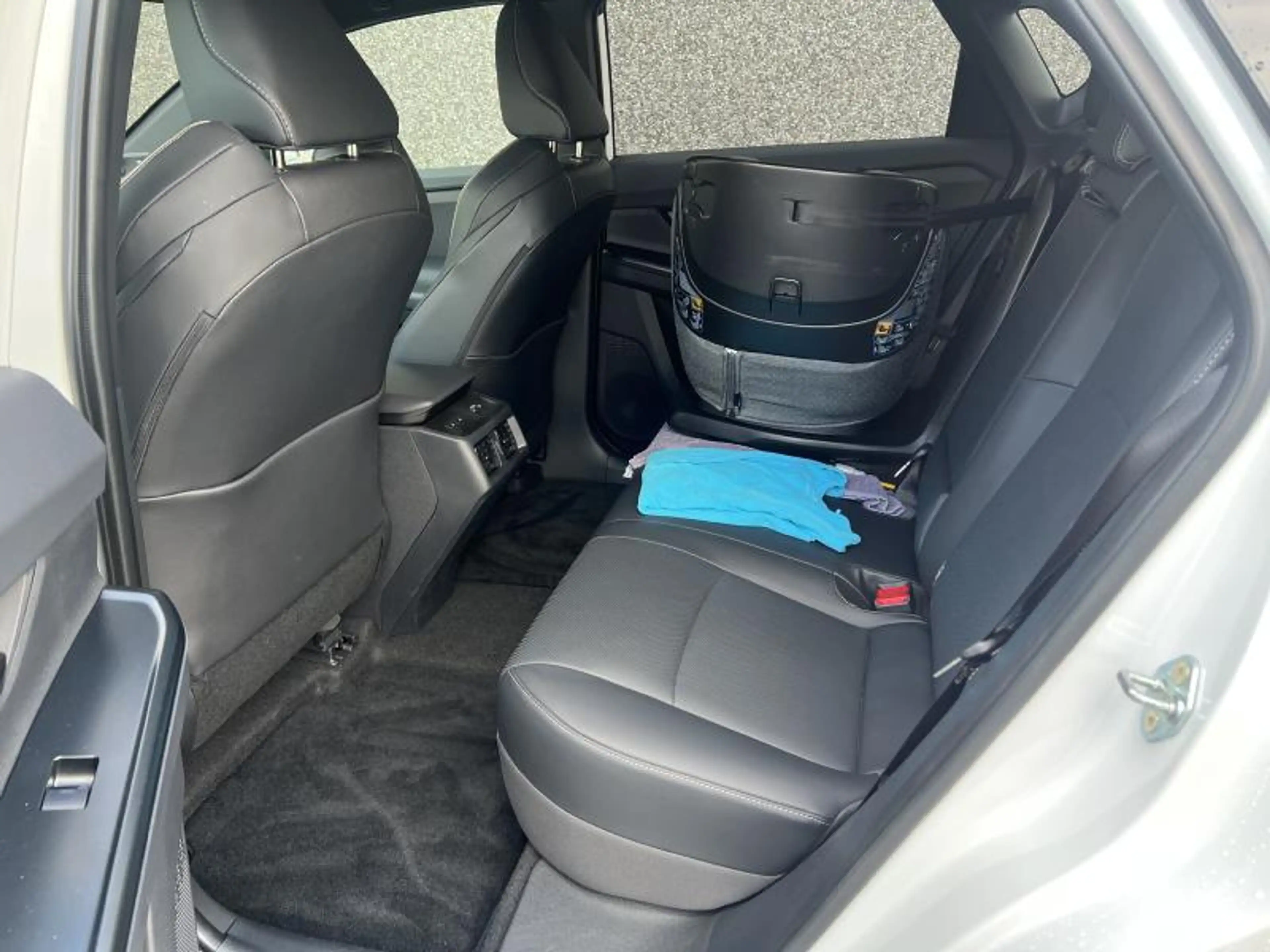 Toyota bZ4X BEV 73,1 kWh 2WD Executive — photo 12