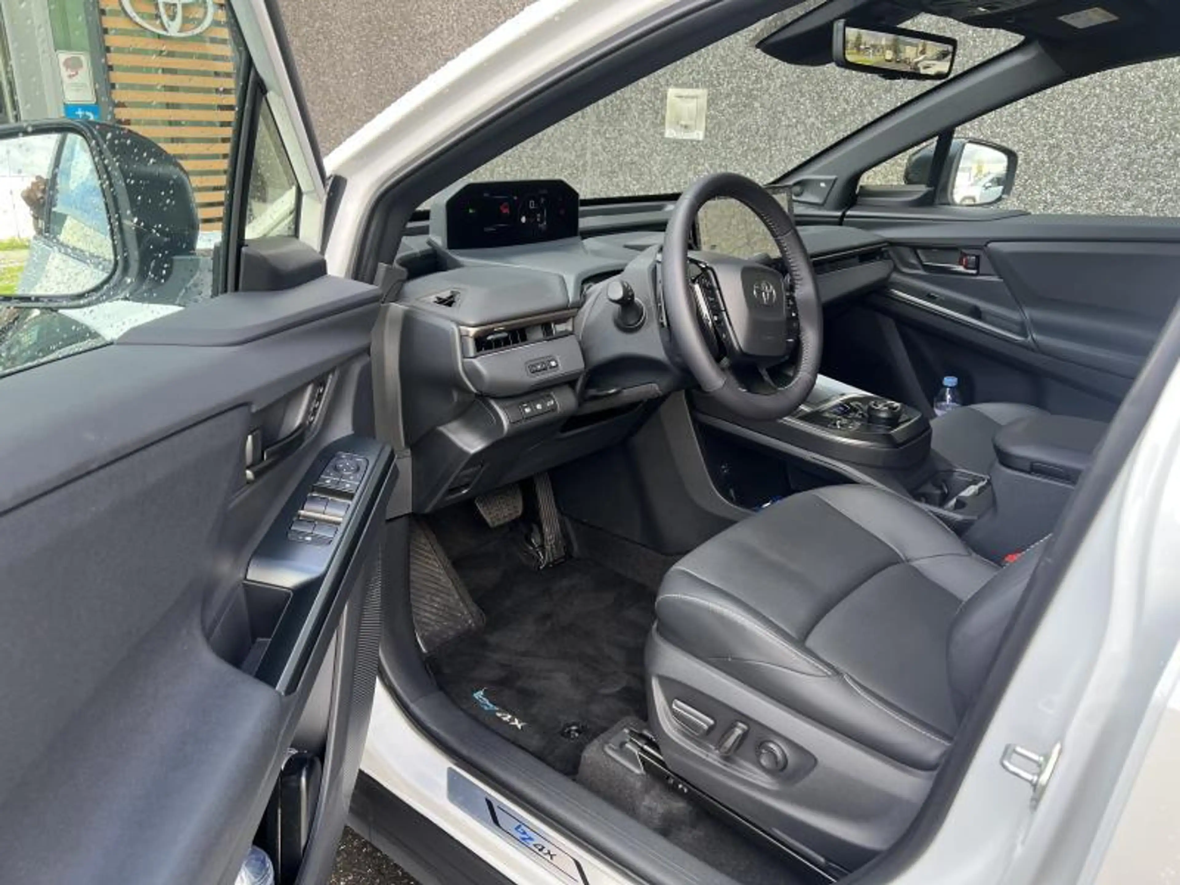 Toyota bZ4X BEV 73,1 kWh 2WD Executive — photo 9